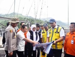 Pasca Banjir Lahar Lumajang, Gubernur Khofifah Tinjau Kerusakan Infrastruktur dan Fasum