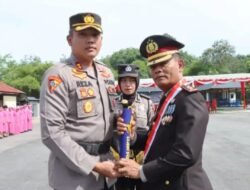 Polres Madina Lepas AKBP W. Sidabutar dengan Upacara Tradisi Purna Bakti