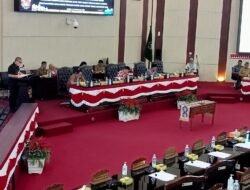 Ketua Fraksi Partai Golkar Jelaskan Fraksinya Setujui Perubahan R.APBD