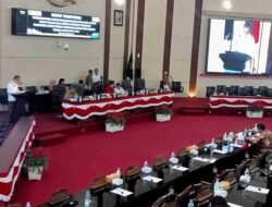Ketua Fraksi Partai Golkar Sampaikan Pandangan UmumR.APBD 2024