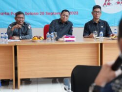 Puadi mengajak mahasiswa untuk aktif melaporkan pelanggaran Pemilu 2024