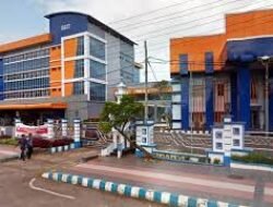 Diduga Parkiran Ilegal Kuasai Trotoar Rumah Sakit HD, Aparat Hukum Diminta Tegas