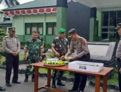 Jajaran Polresta Deli Serdang Datangi Mako TNI, Beri Surprise HUT TNI Ke – 78