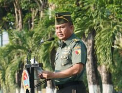 Kasrem 084/Bhaskara Jaya membacakan Amanat Kepala Staf Angkatan Darat pada Upacara Bendera 17-an