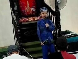 Dai Cilik Santri TPQ Masjid Tanbihul Ghafilin Yazid (7) Berikan Ceramah Teraweh