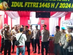 Kapolres Banjarbaru Pantau Jalur Pospam Kamaratih, Serta Berbagi Bingkisan Kepada Relawan