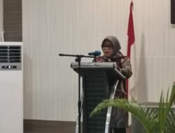 Korsek Bawaslu Kota Asneli membuka secara resmi rapat evaluasi penyelesaian sengketa tingkat kecamatan