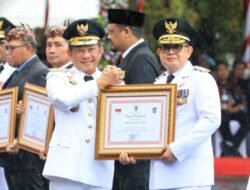 Pj Gubernur Adhy Karyono Terima Penghargaan dari Mendagri di Hari OTDA ke 28