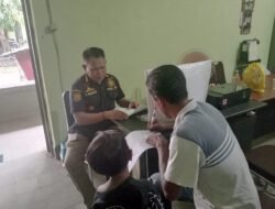 Asyik Mengemis Di Lampu Merah, Satu Anak Terjaring Razia Sapol PP Kota Banjarbaru