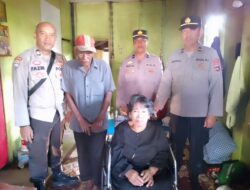 Polsek Banjarbaru Utara Serahkan Bantuan Kursi Roda Untuk Warga Yang Mengalami Lumpuh