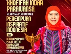 Khofifah Menerima Penghargaan Perempuan Inspiratif Indonesia dari IMM