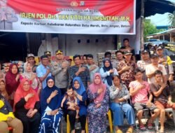 Polda Kepri Serahkan Bansos Kepada Korban Kebakaran di Pasar Second Batu Merah