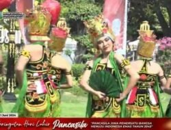 Tangkapan layar Tari Jejer Massal Gandung Banyuwangi di Grahadi
