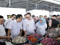 HARI KEAMANAN PANGAN DUNIA 2024: KEPALA BAPANAS RI APRESIASI KEBERSIHAN PASAR NAMBANGAN SURABAYA