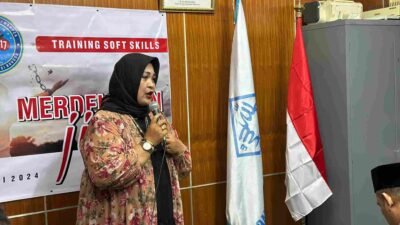 R. Dewi Novita Psikologi Berikan Materi Training Soft Skills PANNA dan BAKOMUBIN di Islamic Center