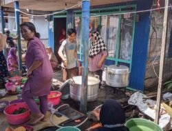 Warga Sampit Baamang Hilir Menyambut 10 Muharram Dengan Gotong Royong Memasak Bubur Asyura
