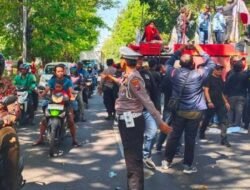 Polsek Sawahan Amankan Aksi Unjuk Rasa Ormas AMI dan Mahasiswa di PN Surabaya