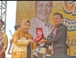 Kegiatan Geopark Meratus, Provinsi Kalsel Raih MURI Bentang Kain Sasirangan Terpanjang