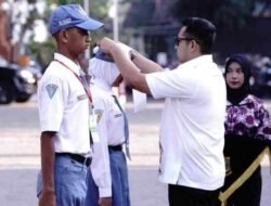 Pj. Wali Kota Mojokerto M. Ali Kuncoro Berikan Penyematan Tanda Peserta Oerwakilan Capaska 2024.