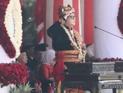 HUT RI ke-79, Pj. Gubernur Jatim Adhy Karyono Pimpin Upacara 17 Agustus di Grahadi