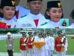 Bikin Bangga Surabaya, Siswa SMAN 17 jadi Pasukan Penurunan Bendera dalam HUT ke-79 RI di IKN