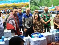 1.500 Paket Sembako Dibagikan Kapolda Sumut kepada warga Samosir