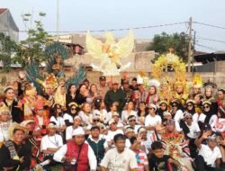 Lurah Sambikerep Hadiri Karnaval Agustusan RW 01 Dukuh Jelidro, Meriah Heboh dan Seru Penuh Semangat