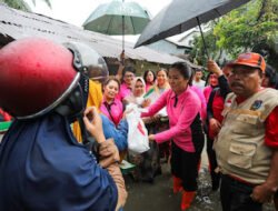 Bhayangkari Sumut Bantu Masyarakat Korban Banjir di Tebingtinggi