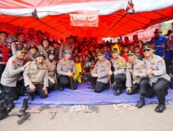 Kapolri Pastikan Pelayanan dan Kebutuhan Warga, Saat Tinjau Pengungsi Erupsi Gunung Lewotobi
