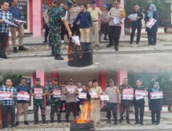 Komandan Kodim 1015/Sampit Dampingi Kepala Seksi Teritorial Korem 102/Pjg Pemusnahan Surat Suara Rusak