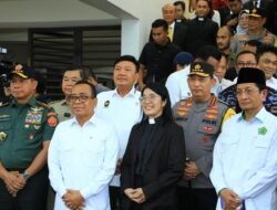 Menko Polkam Dan Kapolri Kunjungi Gereja Jelang Malam Natal