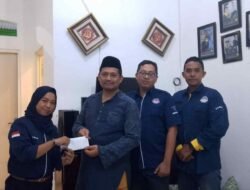 KETUM DPP BERIKAN UANG TAKZIAH KEPADA ANGGOTA PRIORITAS ID BLACK CARD