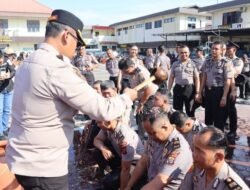 Kapolrestabes Medan Pimpin Upacara Kenaikan Pangkat dan Wisuda Purna Bakti