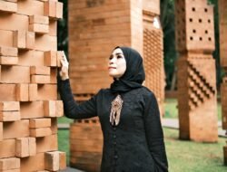 Desainer Mahdalena Syahdan Tampil Memukau Di Jakarta Dengan Batik Tabalong