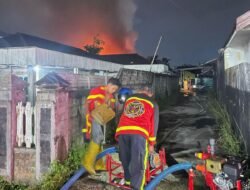 Tim Relawan Swadaya Baamang Beraksi Cepat Selamatkan Gudang Hokky Terbakar
