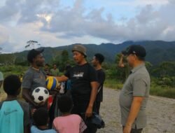 Pererat Hubungan Bersama Pemuda Satgas OPS Damai Carten Lakukan Olah Raga Bersama
