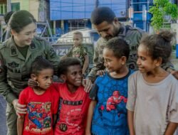Senyum Ceria Anak Anak  Pinggiran Kota Jayapura Saat Bersama Anggota Damai Cartenz