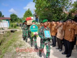 Komandan Kodim 1015/Sampit Pimpin Upacara Pamakaman Sertu Roni Sarro