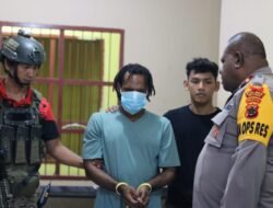 Berhasil Diamankan Satu Komplotan KKB Pimpinan Aske Mabel, Mabel Matuan Di Giring Ke Polda Papua