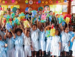 Satgas OPS Damai Cartenz Bangkitkan Semangat Anak Papua Sebagai Bentuk Kepedulian Polri