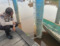 Peduli Wilayah, Polsek Bukit Batu Lakukan Cek Debit Air Di Dermaga Pangkalima Jaya