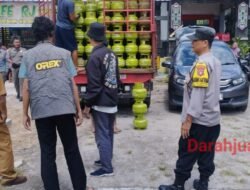Polsek Sabangau Gelar Pam Operasi Pasar Elpiji Di Kelurahan Kalampangan