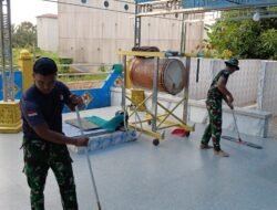 Jelang Sholat Jum’at, Anggota Satgas TMMD ke 123 Laksanakan Jum’at Bersih