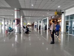 Satpamobvit Polresta Palangka Raya Pastikan Keamanan Bandara Tjilik Riwut Tetap Kondusif