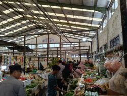Polsek Bukit Batu Pantau Kondisi Sembako Selama Ramadhan di Pasar Rakyat Tangkiling