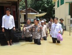Kapolres Balangan Turun ke Lokasi Banjir, Beri Bantuan Bagi Korban Terdampak