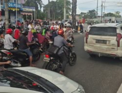 Satlantas Polresta Palangka Raya Kawal Kelancaran Lalin Saat Pembagian Takjil Di Bundaran Besar 