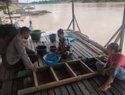 Dukung Ketahanan Pangan, Polsek Sabangau Dampingi Pembudidaya Ikan Keramba