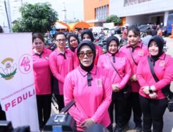 YKB Dan Polres Metro Bekasi Kota Ulurkan Bantuan untuk Korban Banjir di Bekasi