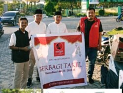 DPC PROJO Kabupaten Karimun Berbagi Takjil Gratis di simpang RSUD M. Sani